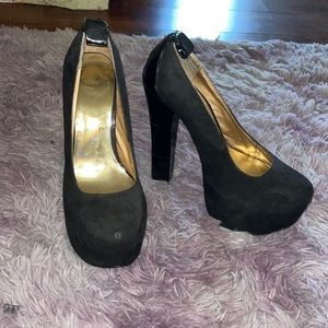 The perffecttt black pump heel